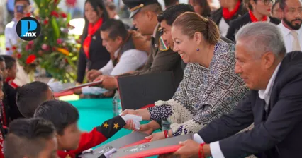Egresan 453 estudiantes del Centro Escolar Ra&uacute;l Velasco en Puebla