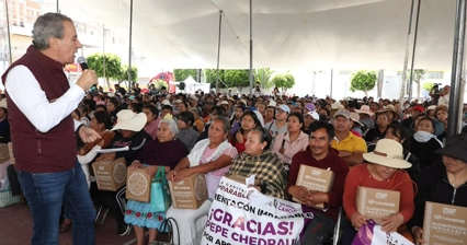 Pepe Chedraui entrega 5 mil 550 despensas en San Miguel Canoa