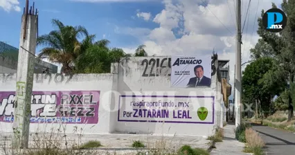 Raymundo Atanacio coloca lonas para promover su imagen rumbo al 2027