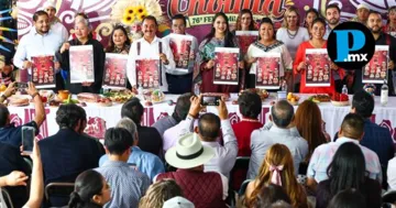 Autoridades municipales presentan la cartelera oficial y el programa de actividades de la 76&ordf; Feria Milenaria de San Pedro Cholula. / Foto: Cortes&iacute;a / Ayuntamiento de San Pedro Cholula