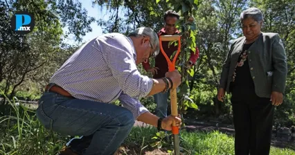 Cuautlancingo planta 300 &aacute;rboles para recuperar el r&iacute;o Atoyac