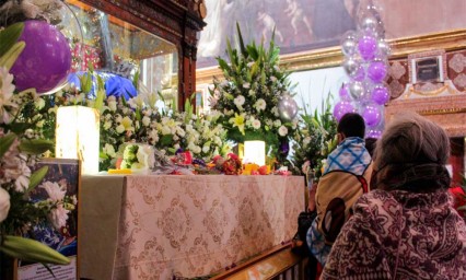 Creyentes poblanos visitan al Señor de las Maravillas, conoce un poco de su historia