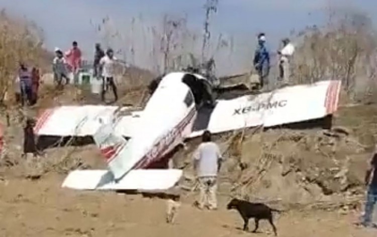 Avioneta se desploma en San Pedro Cholula, deja dos lesionados