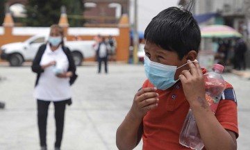 Con perifoneo dan clases a distancia en las faldas del volcán Popocatépetl