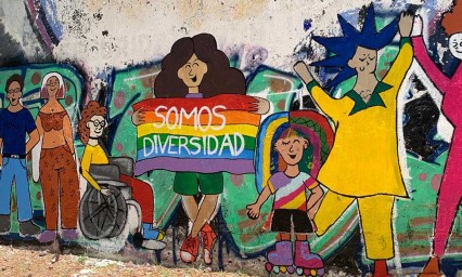 Apropiarse del espacio p&uacute;blico para estar seguras: Pintan murales LGBT+ en Xonaca