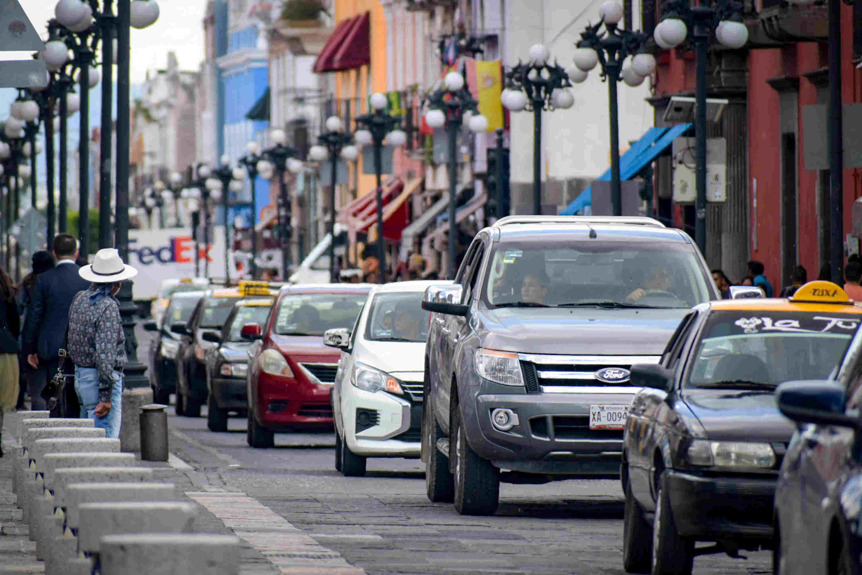 En la zona metropolitana de Puebla el doble de las actividades que se pueden realizar en automóvil son hechas a pie