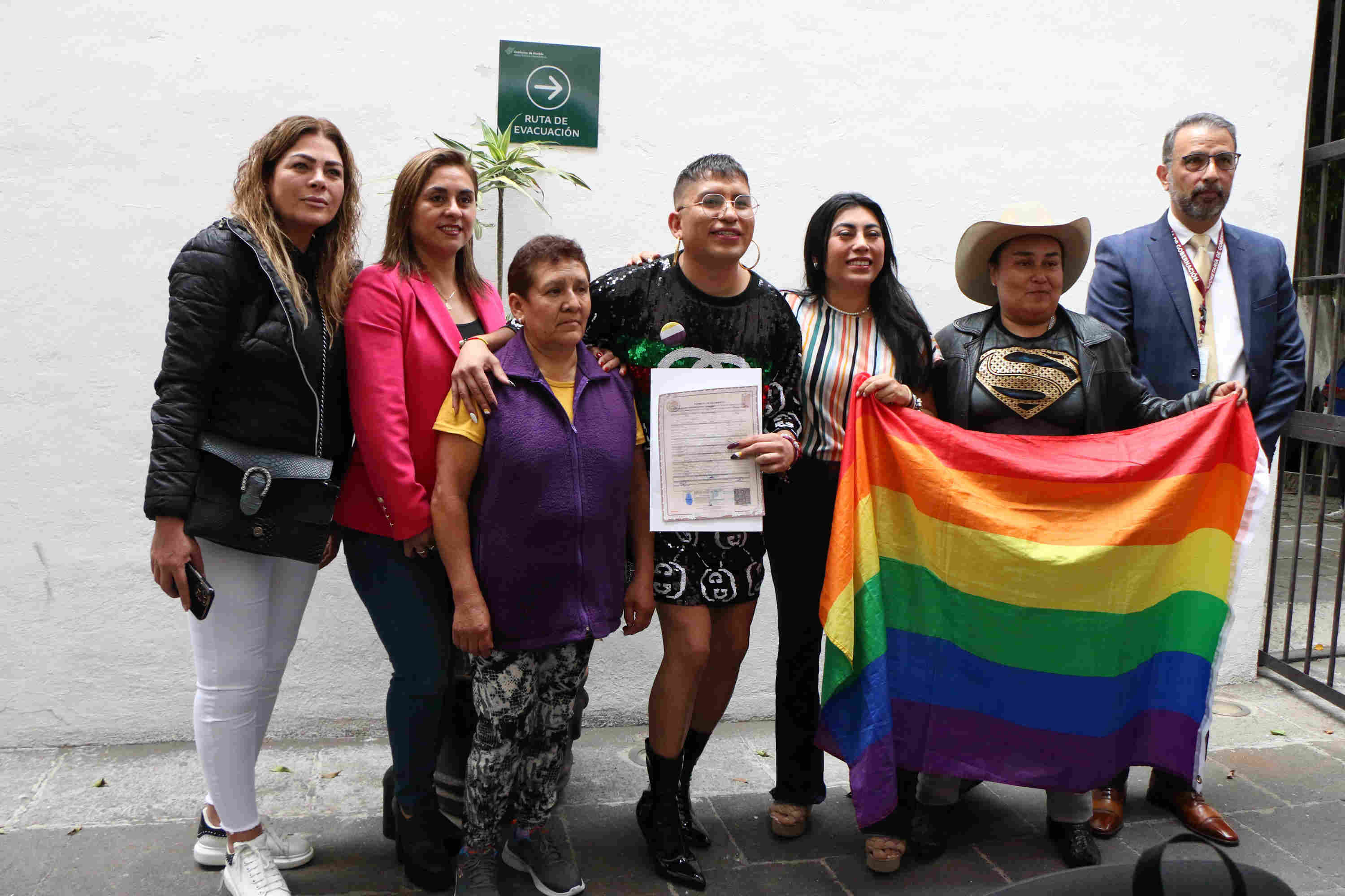 Alberto Camacho Arroyo –alias “Betucky"–, la primera persona en obtener un acta de nacimiento con género no binario en Puebla