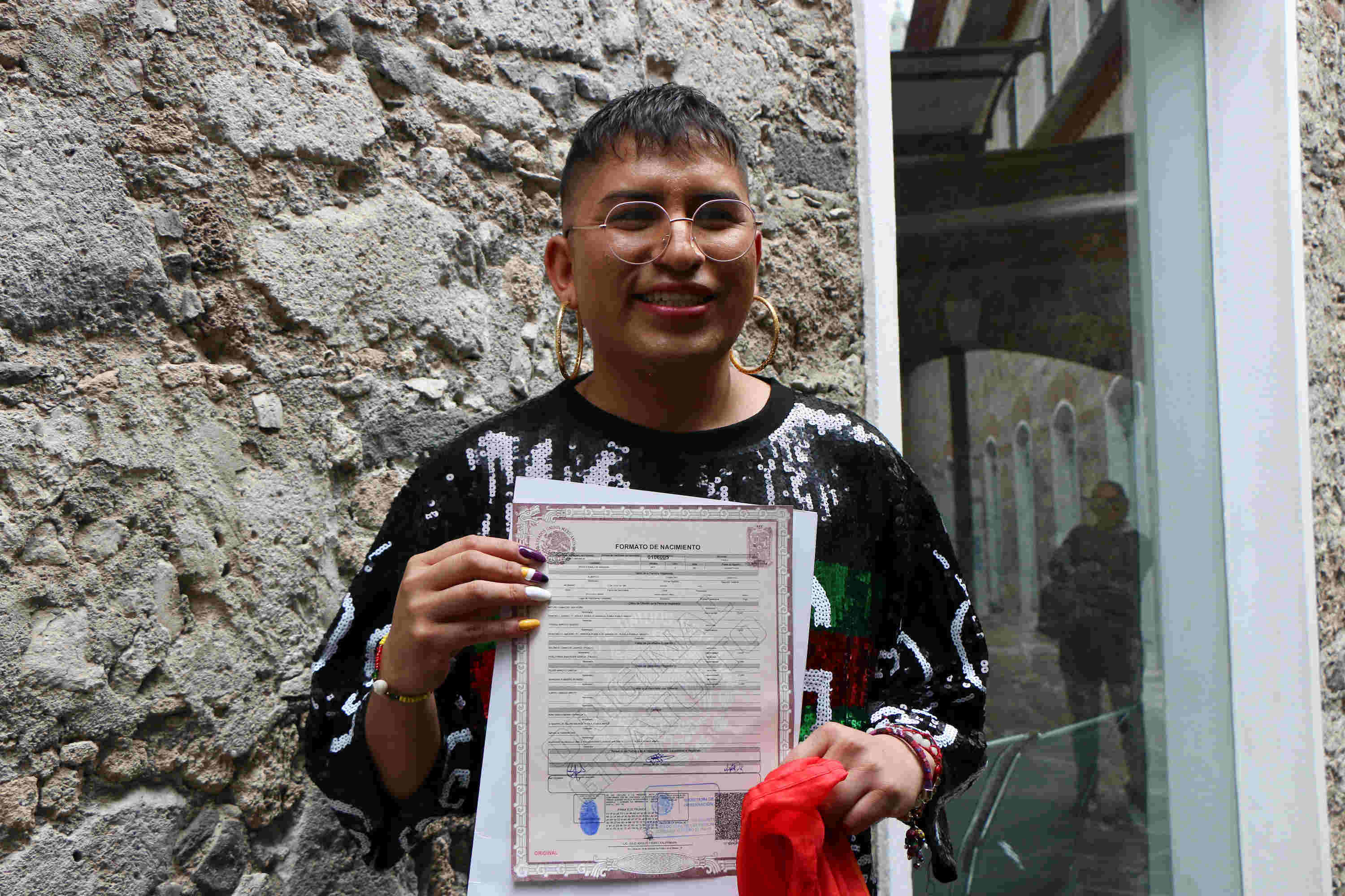 Alberto Camacho Arroyo –alias “Betucky"–, la primera persona en obtener un acta de nacimiento con género no binario en Puebla