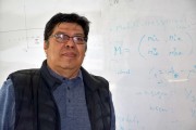 Lorenzo Díaz Cruz: Poesía y ciencia en el estudio del universo a nivel cuántico
