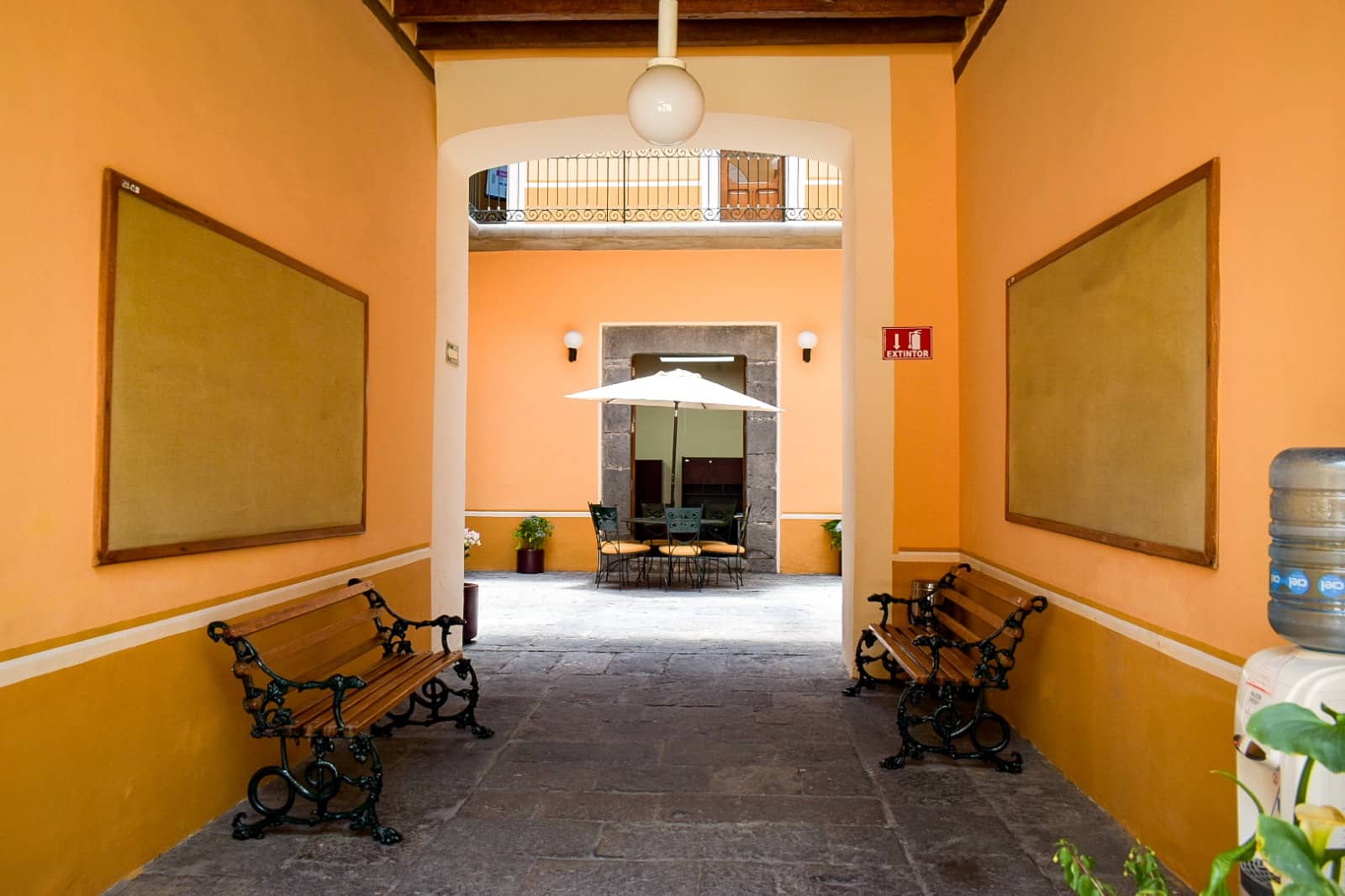 La Casa Amarilla