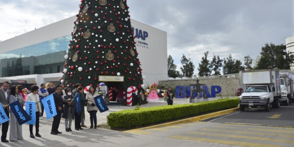 Rectora María Lilia Cedillo lidera envío solidario de víveres a damnificados por Huracán Otis