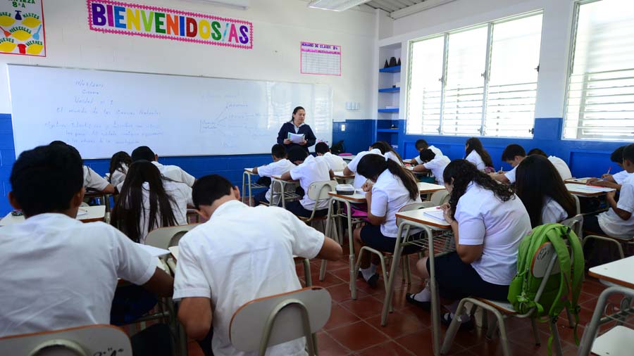 En promedio los docentes de primaria en Puebla tienen jornadas de 35 horas, sin contar actividades extras