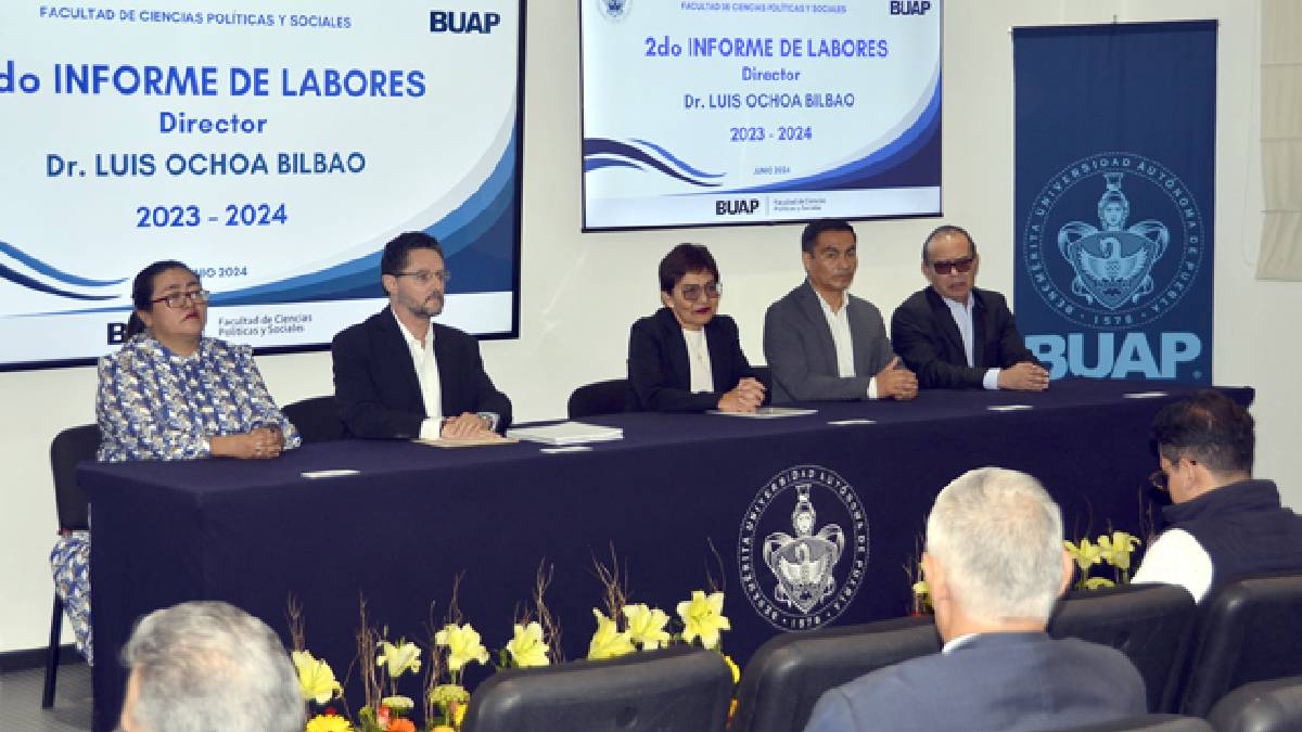 Asistentes a informe de labores