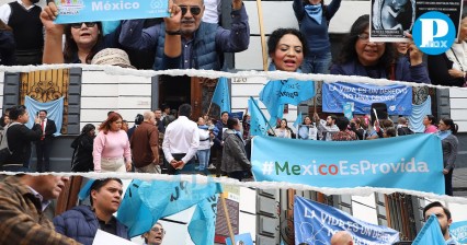 Protesta del Frente Nacional por la Familia contra la despenalización del aborto en Puebla