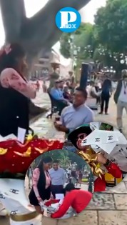 ¡Qué viva el amor! Joven enamorado pidió matrimonio a su novia en el zócalo de Puebla