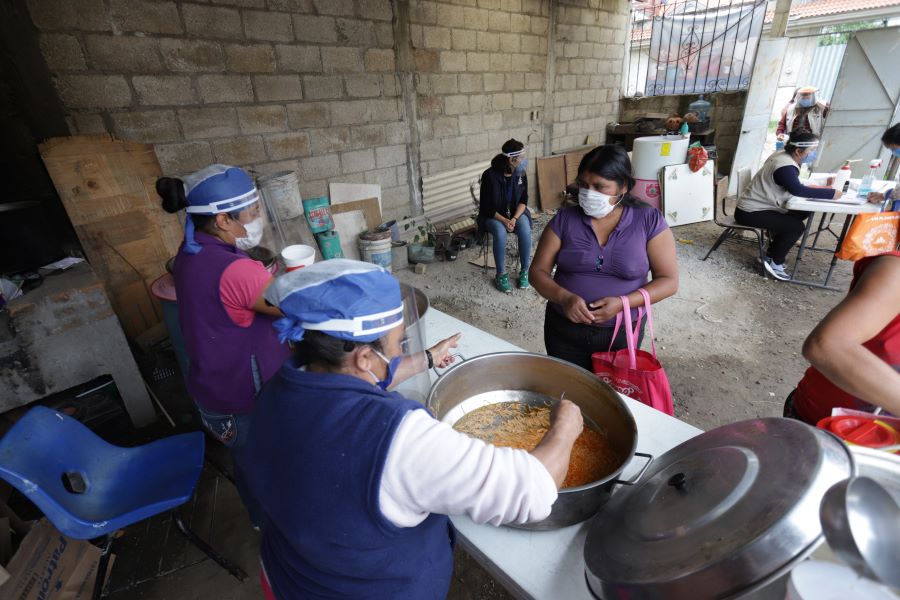La comida es distribuida en despensas y comedores comunitarios de comunidades en Puebla. Foto: EsImagen