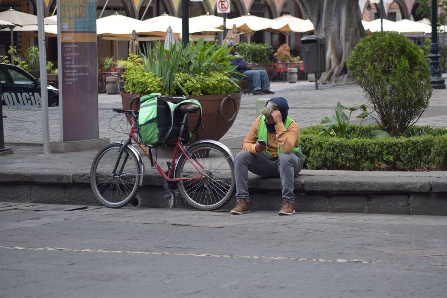 El trabajo como repartidor es percibido como poco valorado. Foto: EsImagen