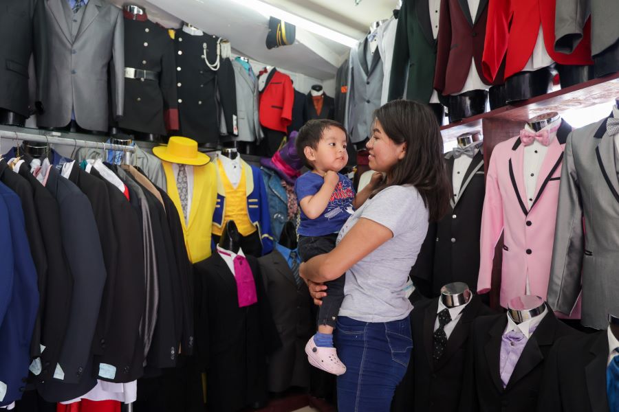 Las mujeres son las que más horas le dedican al trabajo doméstico no remunerado. Foto: EsImagen