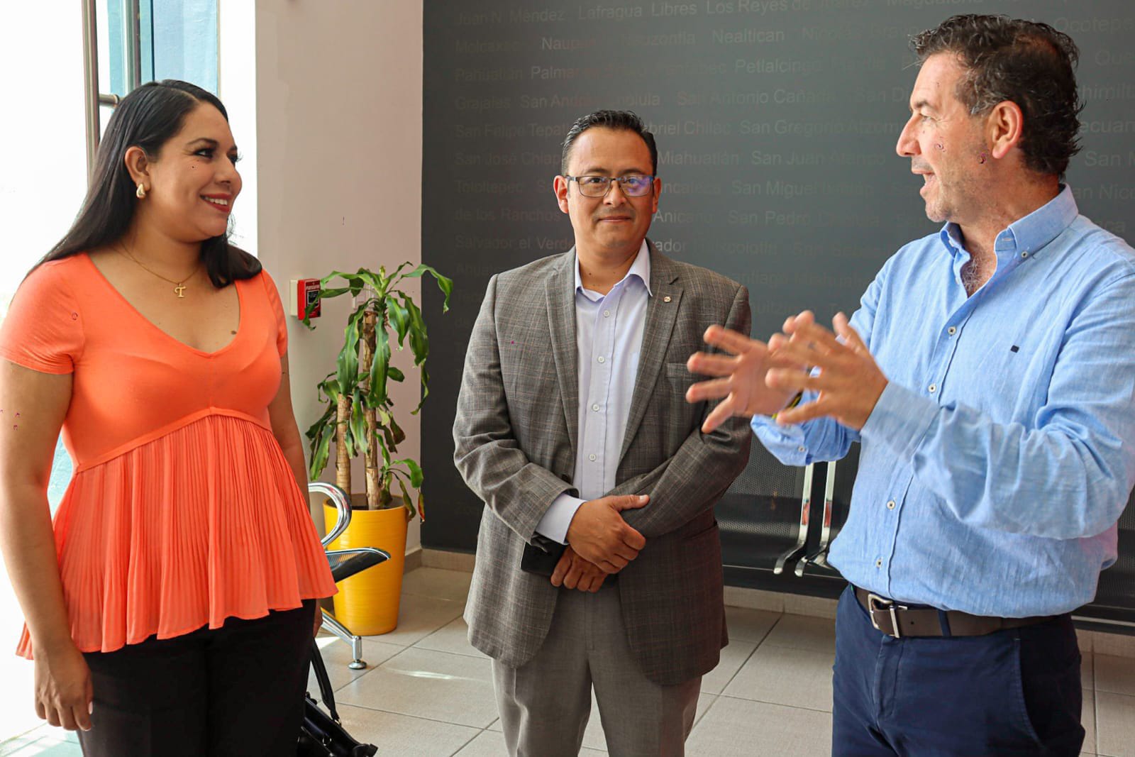 Tonanzin Fernández visita el Banco de Alimentos de Puebla