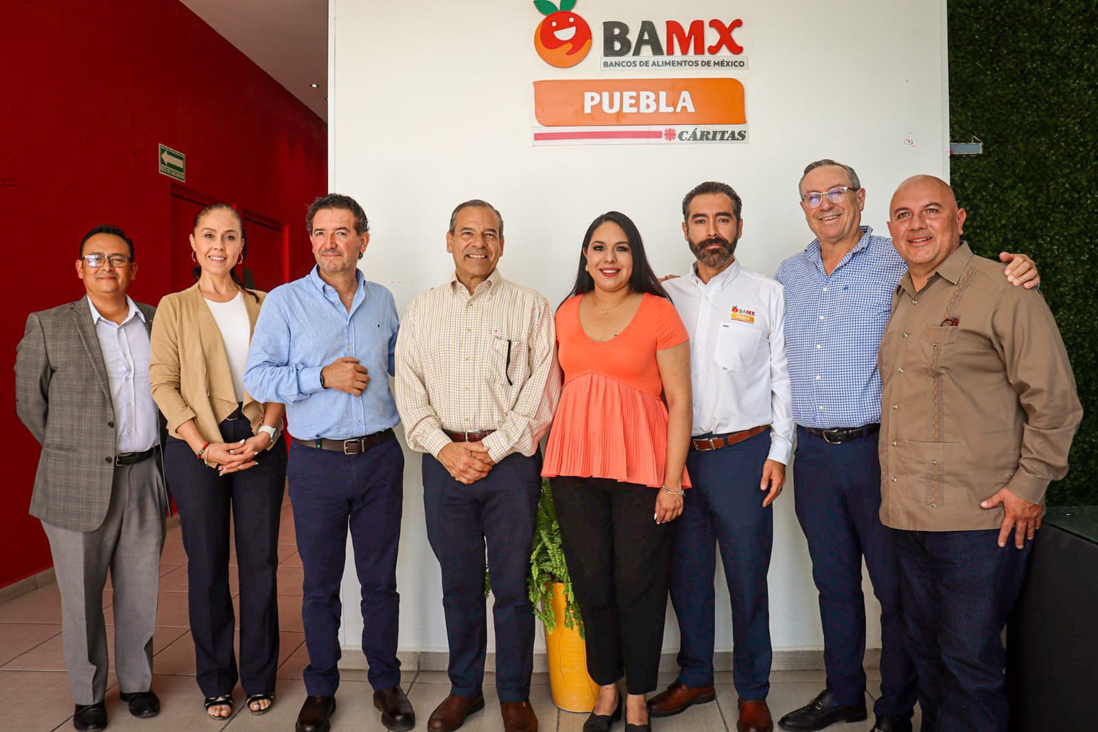 Tonantzin Fernández visita el Banco de Alimentos de Puebla