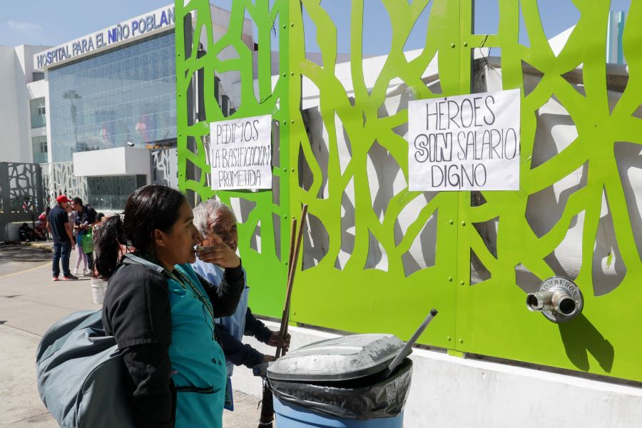Personal de salud exige mejores condiciones laborales en el Hospital del Niño Poblano. Foto: EsImagen