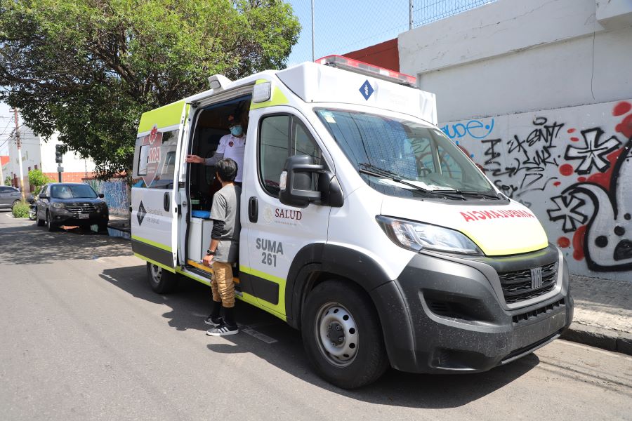 Paramédicos ganan hasta 6 mil pesos mensuales. Foto:EsImagen