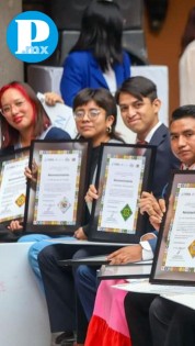 Universitarios BUAP reciben Premio Estatal de la Juventud “Vicente Suárez” 2024