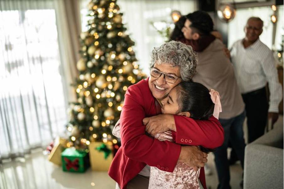 Celebra la Navidad en Monterrey rodeado de familia, abrazos y tradiciones, con luces, mercados y el calor de compartir momentos inolvidables.