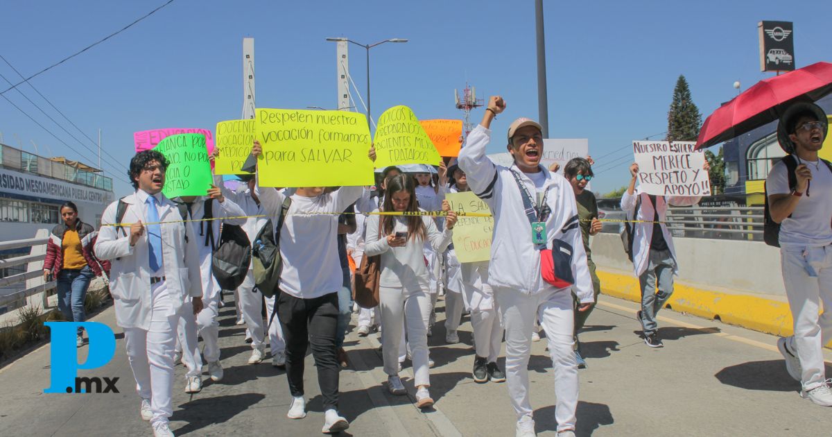 Alumnos de Medicina de la BUAP rechazan a la nueva directora