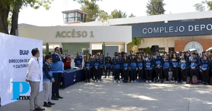 Atletas de la BUAP reciben uniformes para los Juegos Nacionales 2025