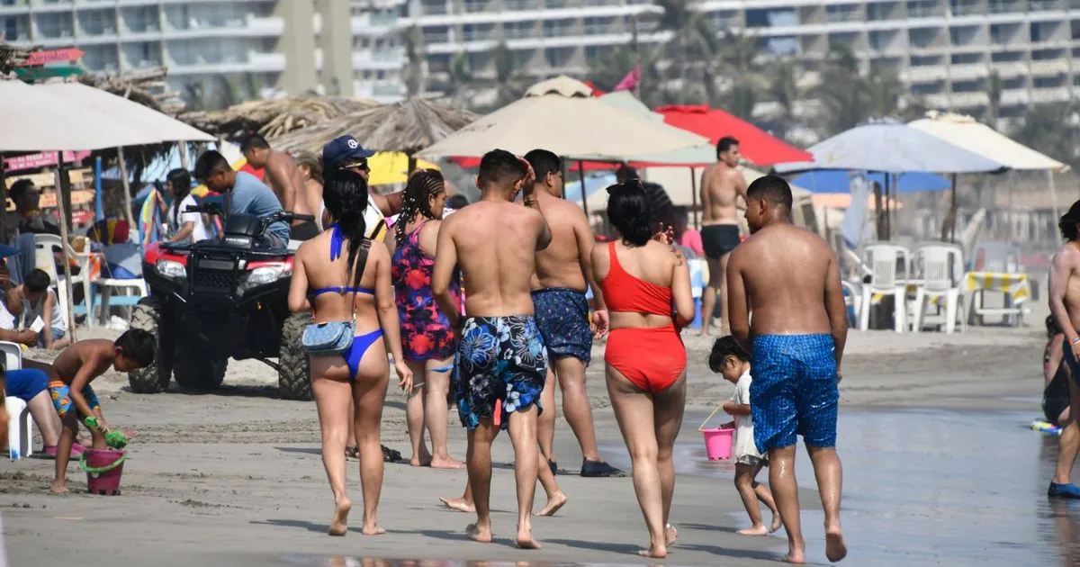 Familias disfrutan de las playas de Acapulco 2024/ EsImagen