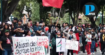 Estudiantes de la FNERRR marchan en Avenida Juárez en apoyo a Palestina