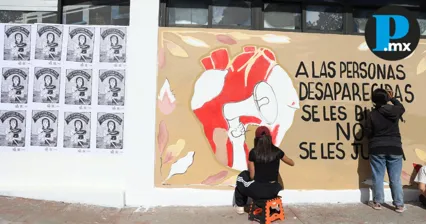 Restauran mural de personas desaparecidas borrado por error en el CAM de Puebla