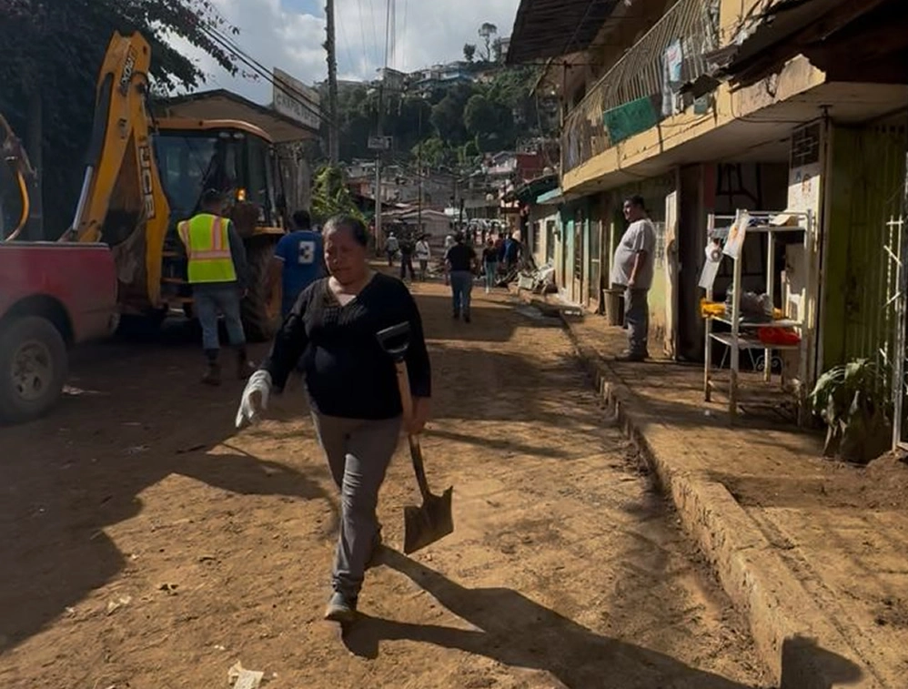 "Entre el Pueblo nos levantamos" subrayan vecinos que reprochan la ausencia del alcalde de Huauchinango