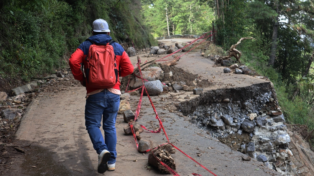 Después de la tormenta, las carreteras de Pahuatlán quedaron destrozadas.