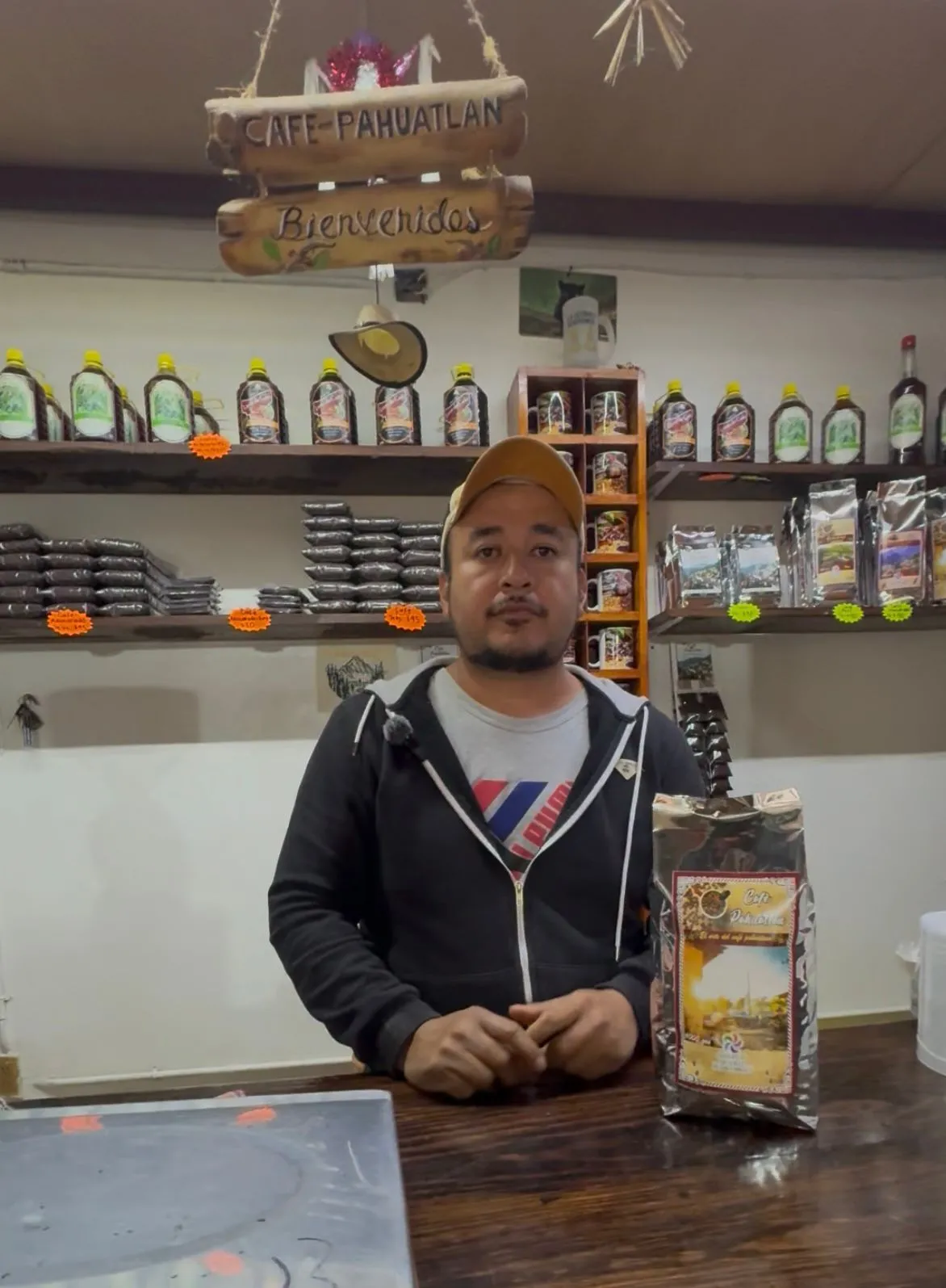  Alberto Hernández aseguró que las ventas de café han disminuido de manera significativa.