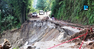 Pahuatlán cuando la montaña se traga la carretera y la gente la vuelve a andar