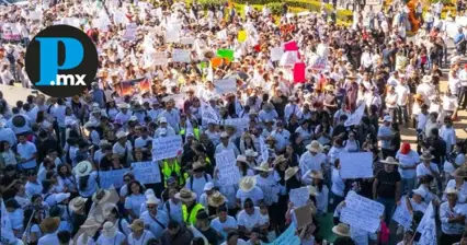 Se realizó un paro de labores y una marcha multitudinaria en Uruapan por el asesinato de Carlos Manzo