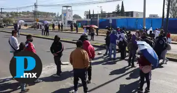 Las personas se manifestaron afuera del centro penitenciario y bloquearon el Camino al Batán