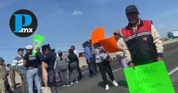 El bloqueo comenzó alrededor de las 14:00 horas en el kilómetro 72 del tramo Santa Rita Tlahuapan