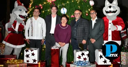 Rectora Lilia Cedillo Encabeza el Primer Encendido del Árbol en Área de la Salud