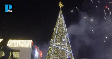 Fiesta navideña en la BUAP: así fue el encendido del Árbol en el CCU