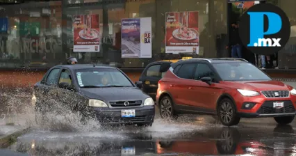 Tormenta el&eacute;ctrica causa afectaciones en vialidades de Puebla