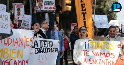 Comunidad de la IBERO Puebla protesta por desaparici&oacute;n de Leonardo Escobar
