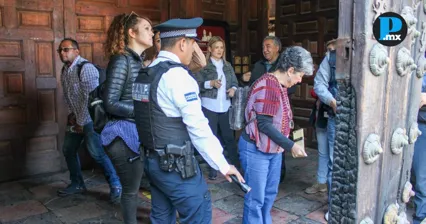 INAH activa p&oacute;liza para restaurar puerta de la Catedral de Puebla tras incendio