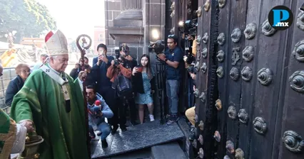 Arquidi&oacute;cesis realiza acto de desagravio tras ataque a Catedral de Puebla