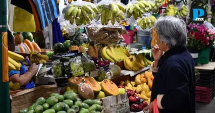 Mexicanos pagan hasta 150 pesos m&aacute;s por canasta b&aacute;sica: INEGI