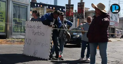 Vecinxs bloquean Bulevar del Ni&ntilde;o Poblano por falta de agua