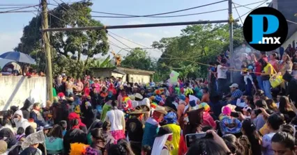 Im&aacute;genes de la "descabezada" generaron indignaci&oacute;n por incurrir en maltrato animal, en Tlaola, Puebla. . 