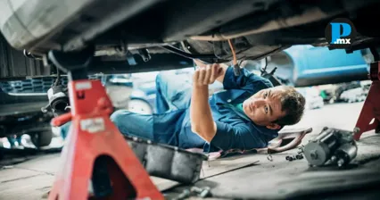 Mec&aacute;nicos mexicanos ganan menos de 8 mil pesos al mes; en Puebla perciben menos del promedio nacional